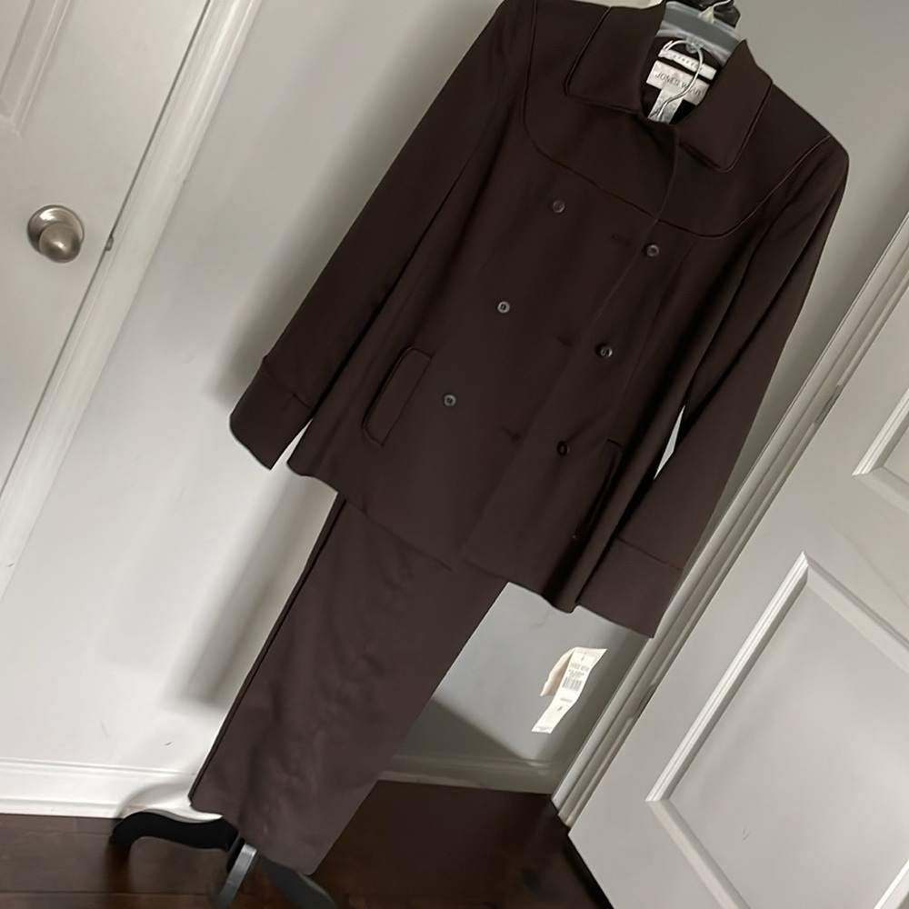 Jones Wear Women’s Pants Suit Size 6 Dark Chocolate Velvet Trim Jacket